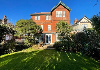 The Edgecliffe, 7 Clarence Gardens - The Edgecliffe, 7 Clarence Gardens