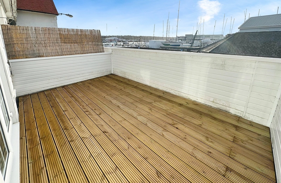 2 bedroom property to rent - The Arcade, Cowes, PO31
