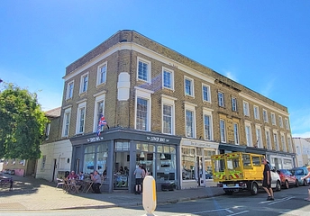 2 bedroom apartment to rent - Clarence Road, East Cowes, PO32
