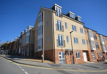 1 bedroom maisonette to rent - Harbour Court, 42 Church Path, East Cowes, PO32