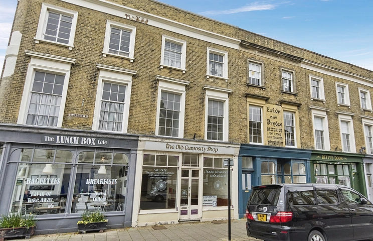 2 bedroom apartment to rent - Clarence Road, East Cowes, PO32