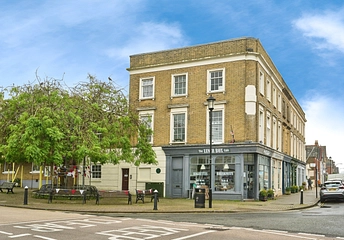 1 bedroom apartment to rent - Clarence Road, East Cowes, PO32
