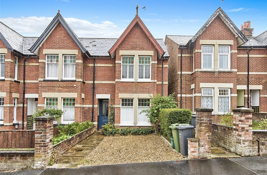 3 bedroom house to rent - Mill Hill Road, PO31