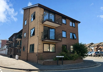 2 bedroom apartment to rent - Medina Road, Cowes, Isle of Wight, PO31