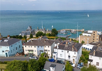 3 bedroom townhouse for sale - Castle Road, Cowes, Isle of Wight, PO31