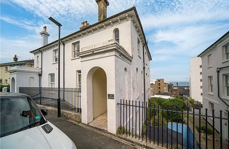 3 bedroom townhouse for sale - Castle Road, Cowes, Isle of Wight, PO31