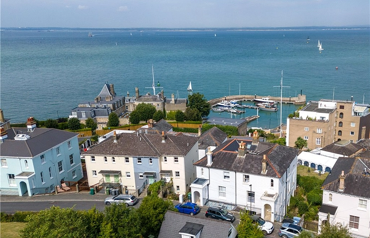 3 bedroom townhouse for sale - Castle Road, Cowes, Isle of Wight, PO31