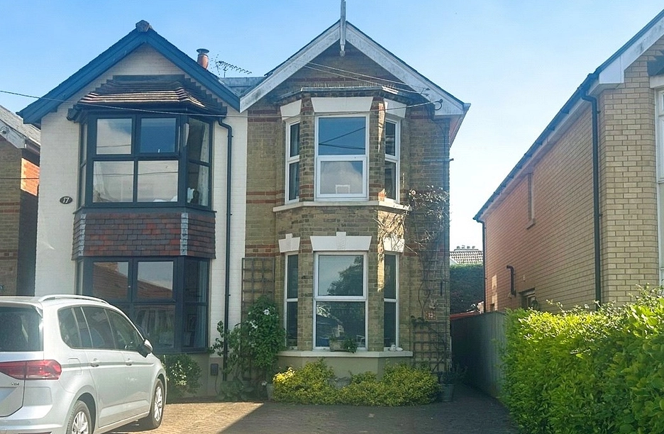 3 bedroom house for sale - Church Road, Gurnard, Cowes, Isle of Wight, PO31