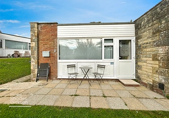 2 bedroom bungalow for sale - Gurnard Pines, Cockleton Lane, Cowes, Isle of Wight, PO31