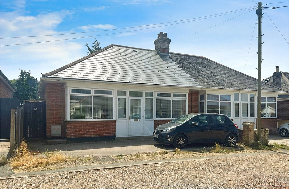2 bedroom bungalow for sale - Broadfields Avenue, Cowes, Isle of Wight, PO31