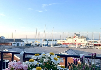 2 bedroom apartment for sale - Medina Road, Cowes, Isle of Wight, PO31