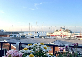 2 bedroom apartment for sale - Medina Road, Cowes, Isle of Wight, PO31