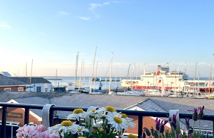 2 bedroom apartment for sale - Medina Road, Cowes, Isle of Wight, PO31