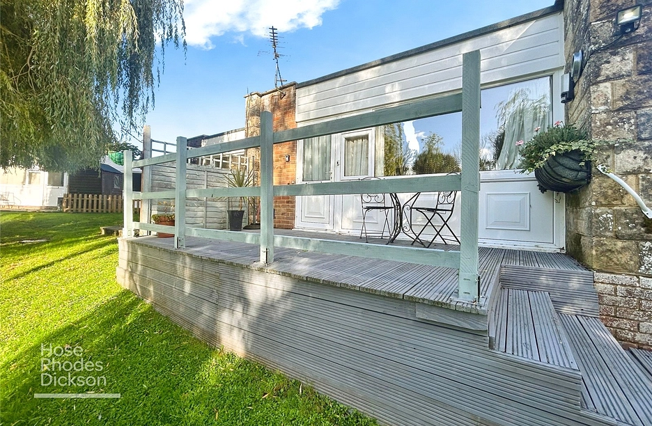 2 bedroom bungalow for sale - Gurnard Pines, Cockleton Lane, Cowes, Isle of Wight, PO31