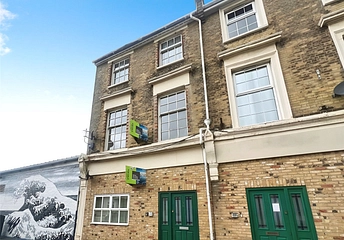 3 bedroom apartment for sale - Clarence Road, East Cowes, Isle of Wight, PO32