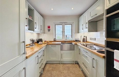 2 bedroom apartment for sale - York Avenue, East Cowes, Isle of Wight, PO32