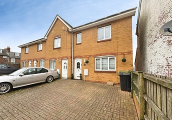 3 bedroom house for sale - Kings Road, East Cowes, Isle of Wight, PO32
