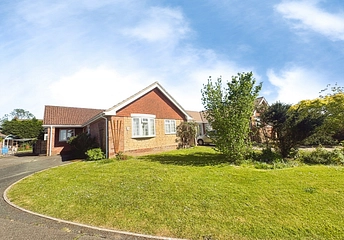 3 bedroom bungalow for sale - Denton Gardens, East Cowes, Isle of Wight, PO32