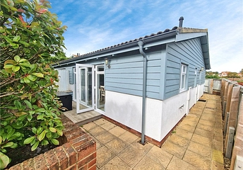 2 bedroom bungalow for sale - Fort Warden Road, Totland Bay, Isle Of Wight, PO39