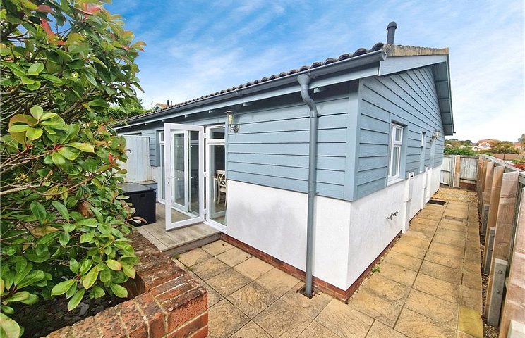 2 bedroom bungalow for sale - Fort Warden Road, Totland Bay, Isle Of Wight, PO39