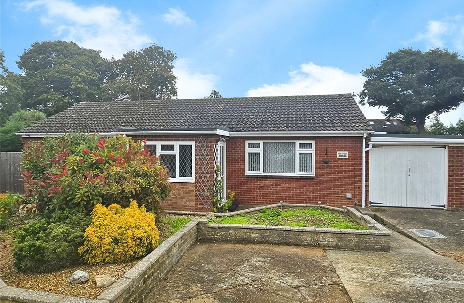 3 bedroom bungalow for sale - Westlands, Totland Bay, Isle of Wight, PO39