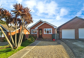 2 bedroom bungalow for sale - Selwood Road, Freshwater, Isle of Wight, PO40