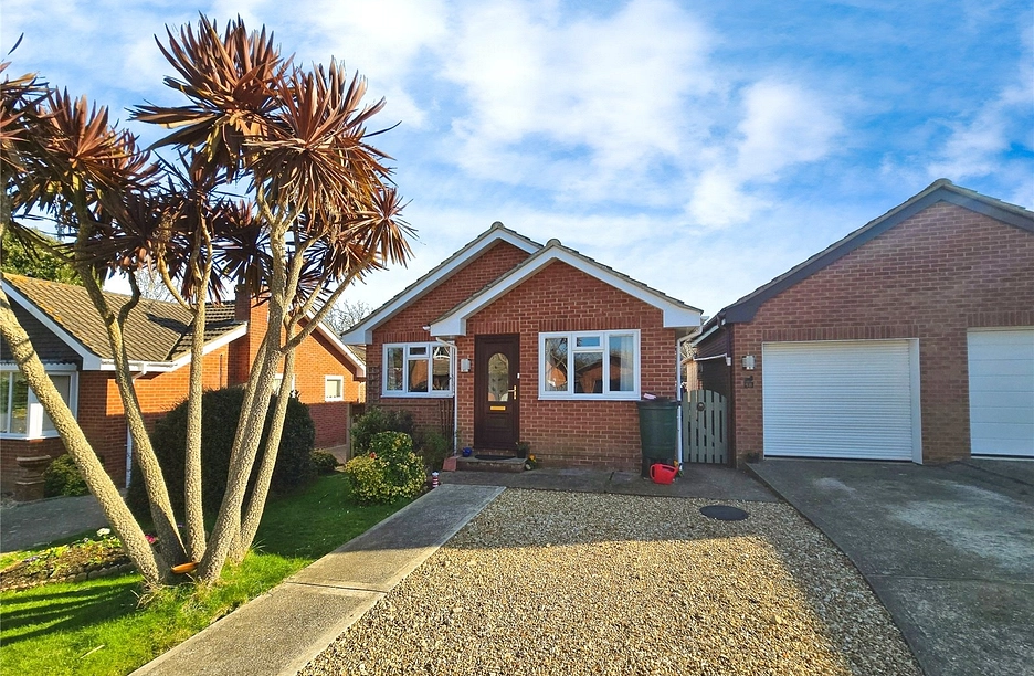 2 bedroom bungalow for sale - Selwood Road, Freshwater, Isle of Wight, PO40