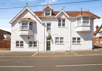 3 bedroom apartment for sale - The Broadway, Totland Bay, Isle of Wight, PO39