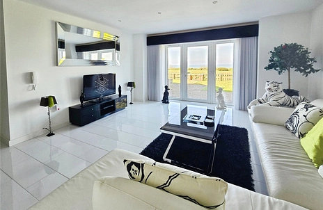 3 bedroom apartment for sale - Hurst Point View, Totland Bay, Isle of Wight, PO39