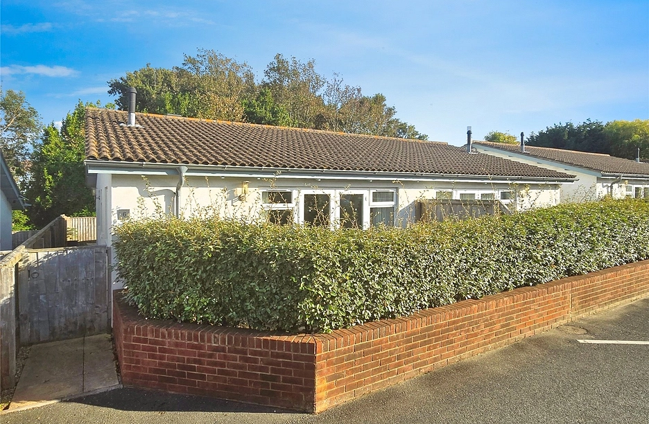 2 bedroom bungalow for sale - Fort Warden Road, Totland Bay, Isle of Wight, PO39