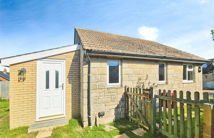 2 bedroom bungalow for sale - Hurst Point View, Totland Bay, Isle of Wight, PO39