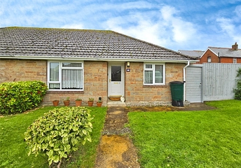 2 bedroom bungalow for sale - Princes Close, Totland Bay, Isle of Wight, PO39