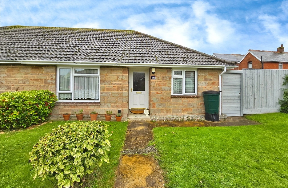 2 bedroom bungalow for sale - Princes Close, Totland Bay, Isle of Wight, PO39