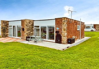 2 bedroom bungalow for sale - Brambles Chine, Monks Lane, Freshwater, Isle of Wight, PO40