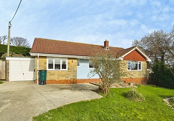 3 bedroom bungalow for sale - Summers Lane, Totland Bay, Isle of Wight, PO39