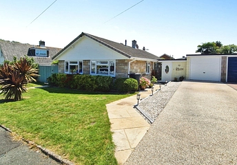 2 bedroom bungalow for sale - The Sheilings, Freshwater, Isle of Wight, PO40
