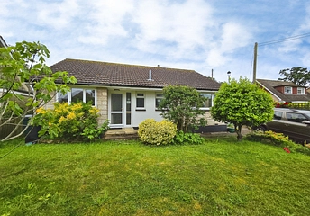2 bedroom bungalow for sale - The Avenue, Totland Bay, Isle of Wight, PO39