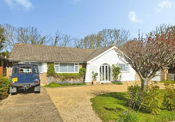 3 bedroom bungalow for sale - Braxton Meadow, Norton, Yarmouth, Isle of Wight, PO41