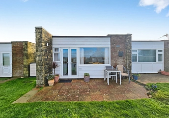2 bedroom bungalow for sale - Brambles Chine, Monks Lane, Freshwater, Isle of Wight, PO40