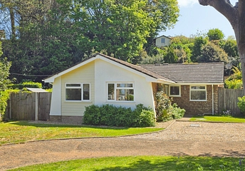 3 bedroom bungalow for sale - Cliff Road, Totland Bay, Isle of Wight, PO39