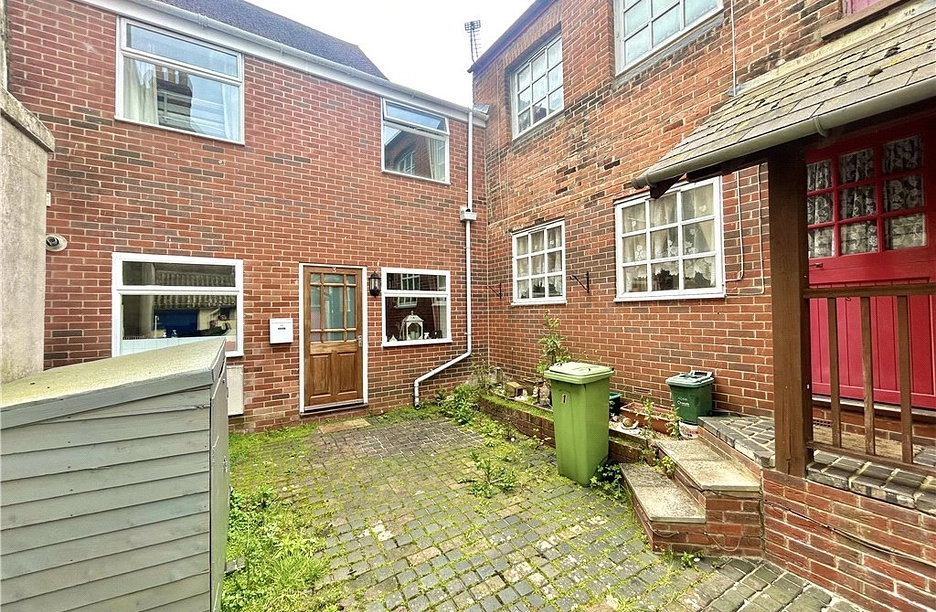 2 bedroom house for sale - Holyrood Street, Newport, Isle Of Wight, PO30