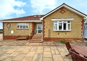 3 bedroom bungalow for sale - Staplers Road, Newport, Isle Of Wight, PO30