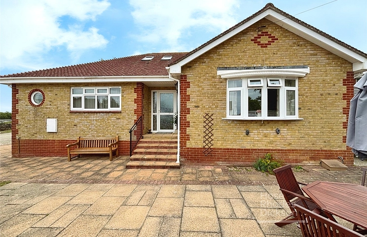 3 bedroom bungalow for sale - Staplers Road, Newport, Isle Of Wight, PO30