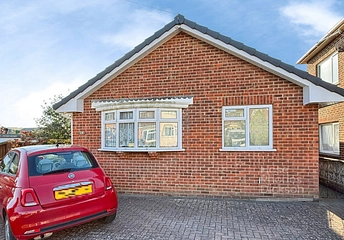2 bedroom bungalow for sale - Ash Road, Newport, Isle of Wight, PO30