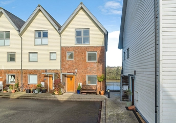 3 bedroom house for sale - Heron Square, Newport, Isle of Wight, PO30