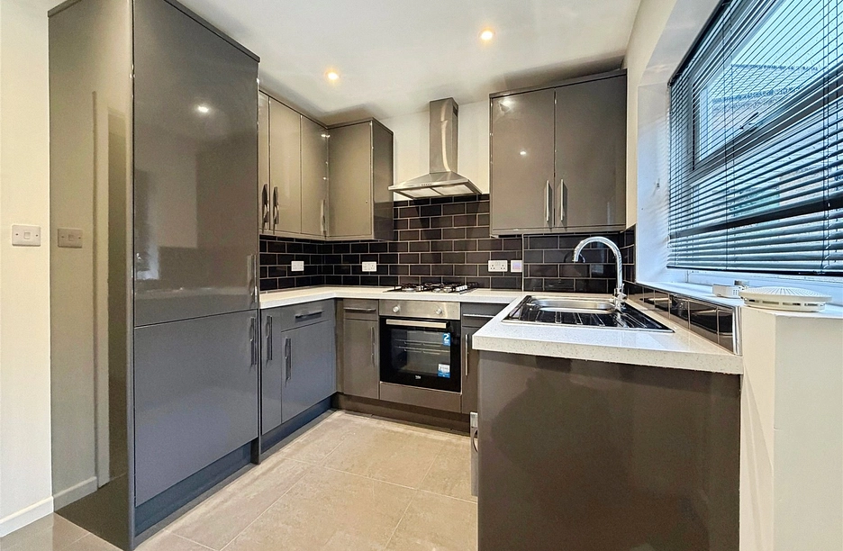 2 bedroom house to rent - East Street, PO30