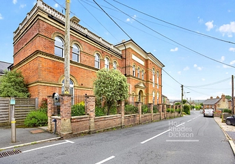 2 bedroom apartment for sale - Main Road, Havenstreet, Isle Of Wight, PO33