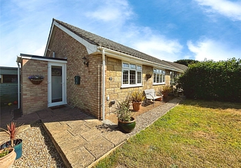 2 bedroom bungalow for sale - Campfield Road, East Cowes, Isle of Wight, PO32