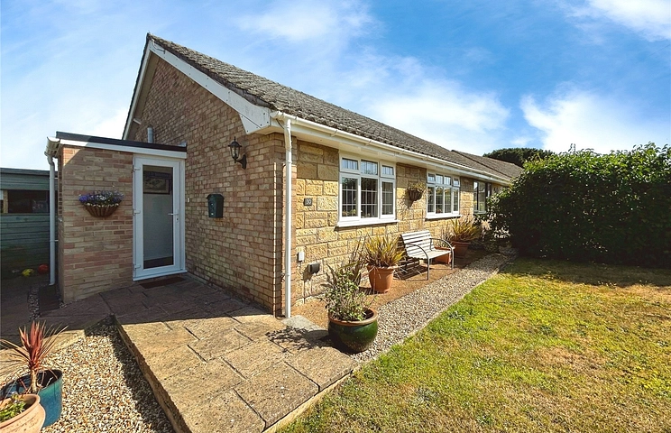 2 bedroom bungalow for sale - Campfield Road, East Cowes, Isle of Wight, PO32