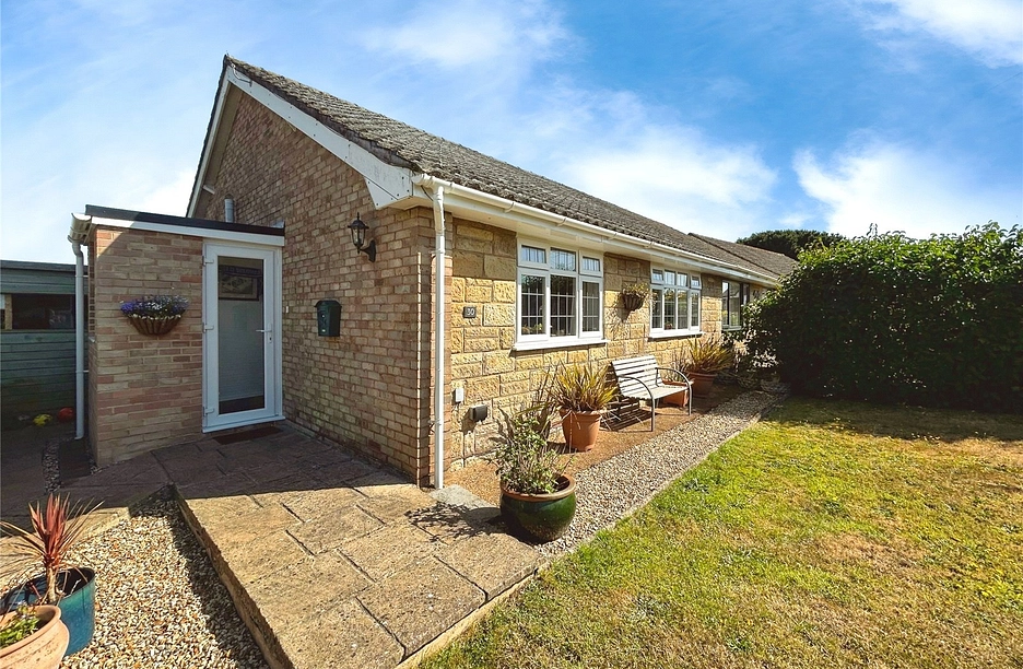 2 bedroom bungalow for sale - Campfield Road, East Cowes, Isle of Wight, PO32